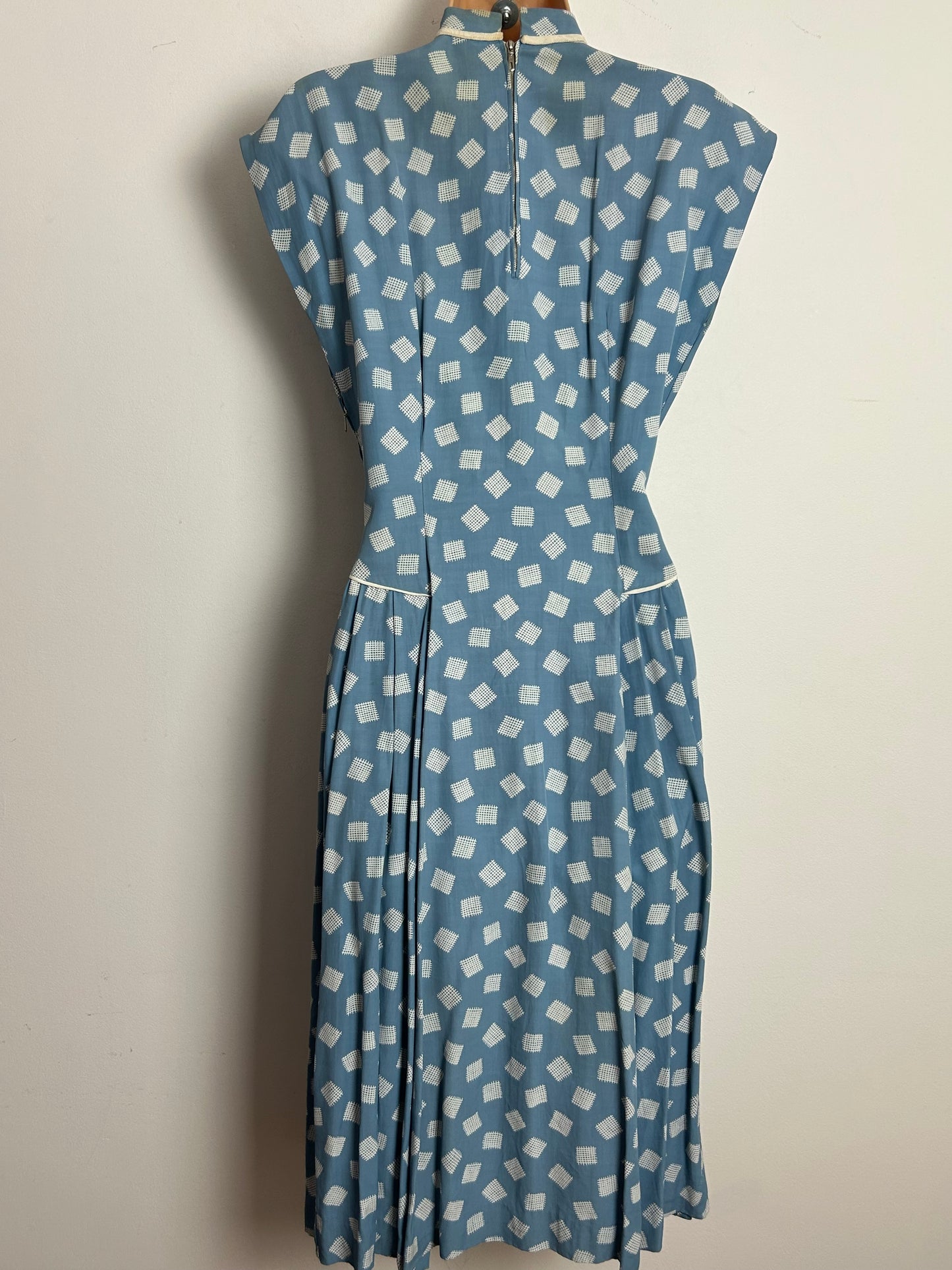 Vintage 1940s Size 8 Pretty Blue & White Grid Square Print Cotton Blend Pleated Day Dress