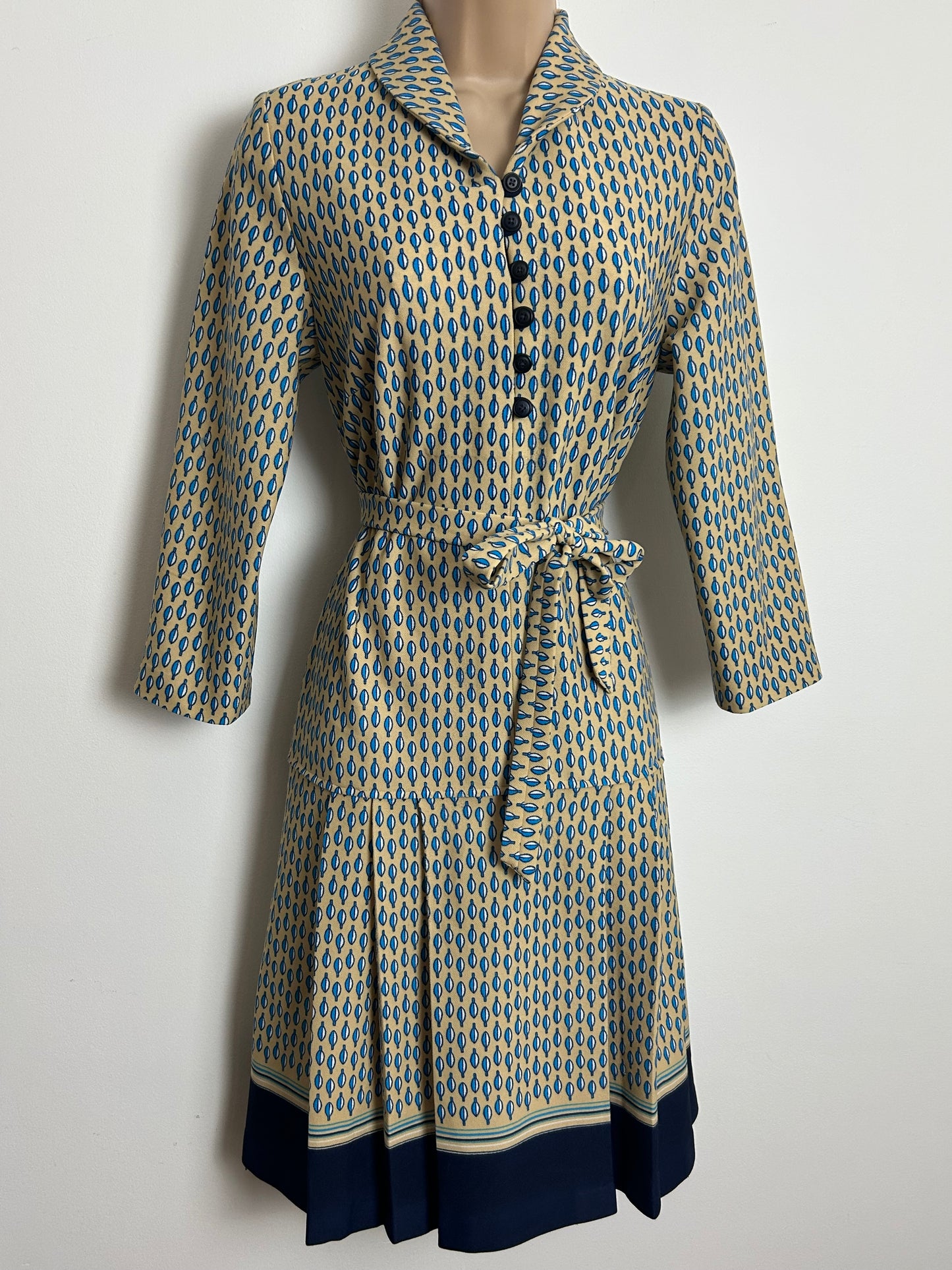 Vintage 1970s Size 10 Beige Blue & White Abstract Print Belted Pleated Mod Day Dress