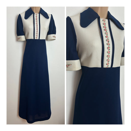 Vintage 1970s Size 12 Navy Blue & White Ribbed Floral Braid Trim Beagle Collar Short Sleeve Maxi Dress