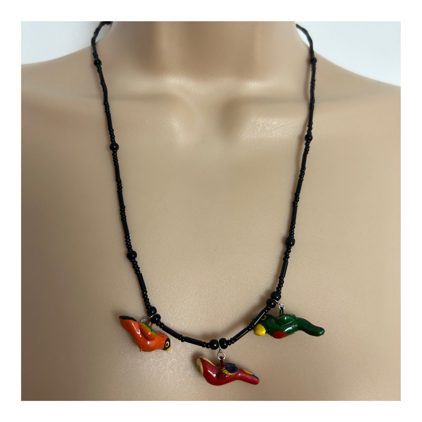 Vintage 1980s Black Bead & Birds Barrel Clasp Cute Fun Necklace