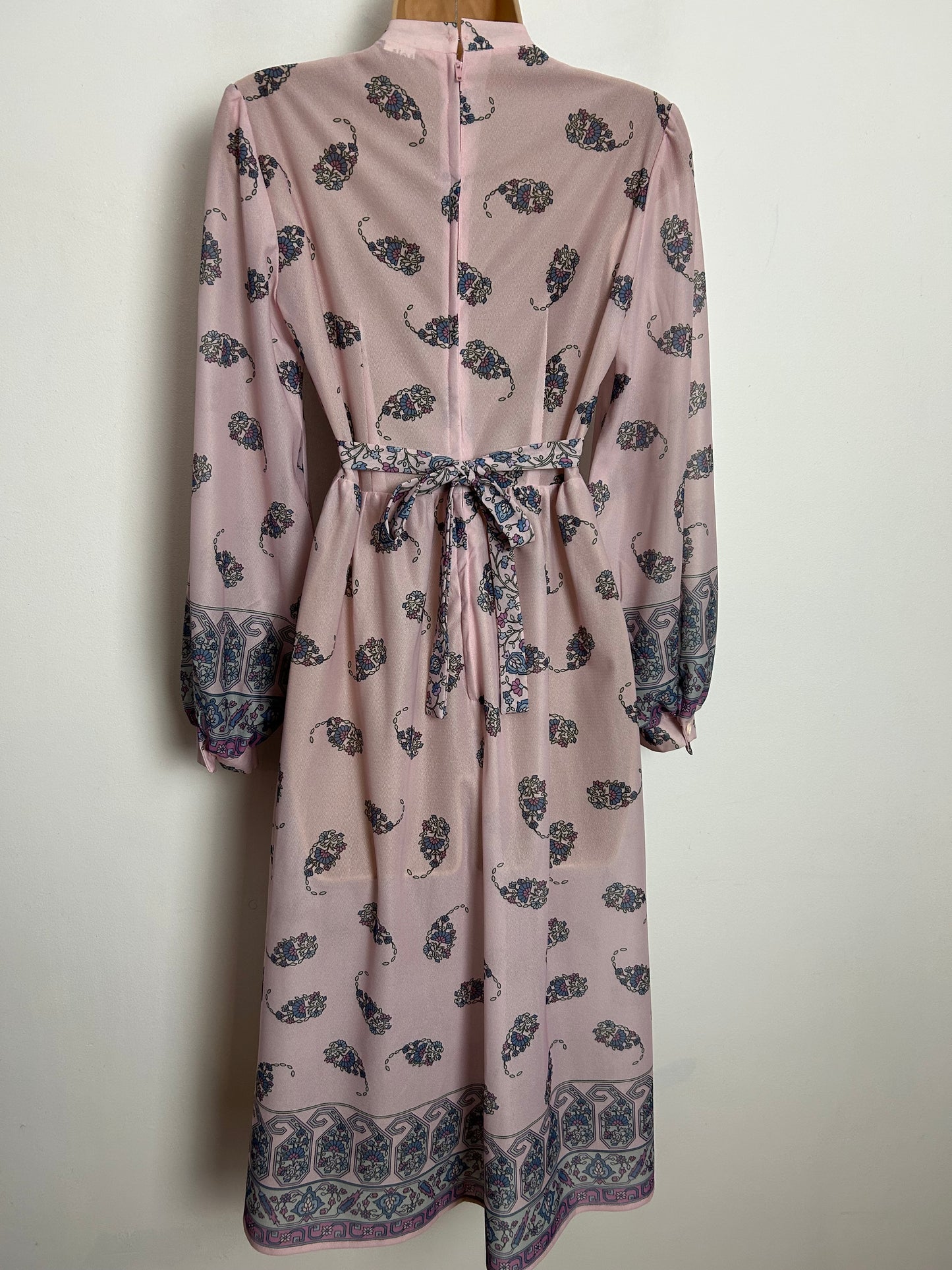 Vintage Late 1970s UK Size 8-10 Pale Pink & Blue Tones Nouveau Floral Print Long Sleeve Tie Back Day Dress