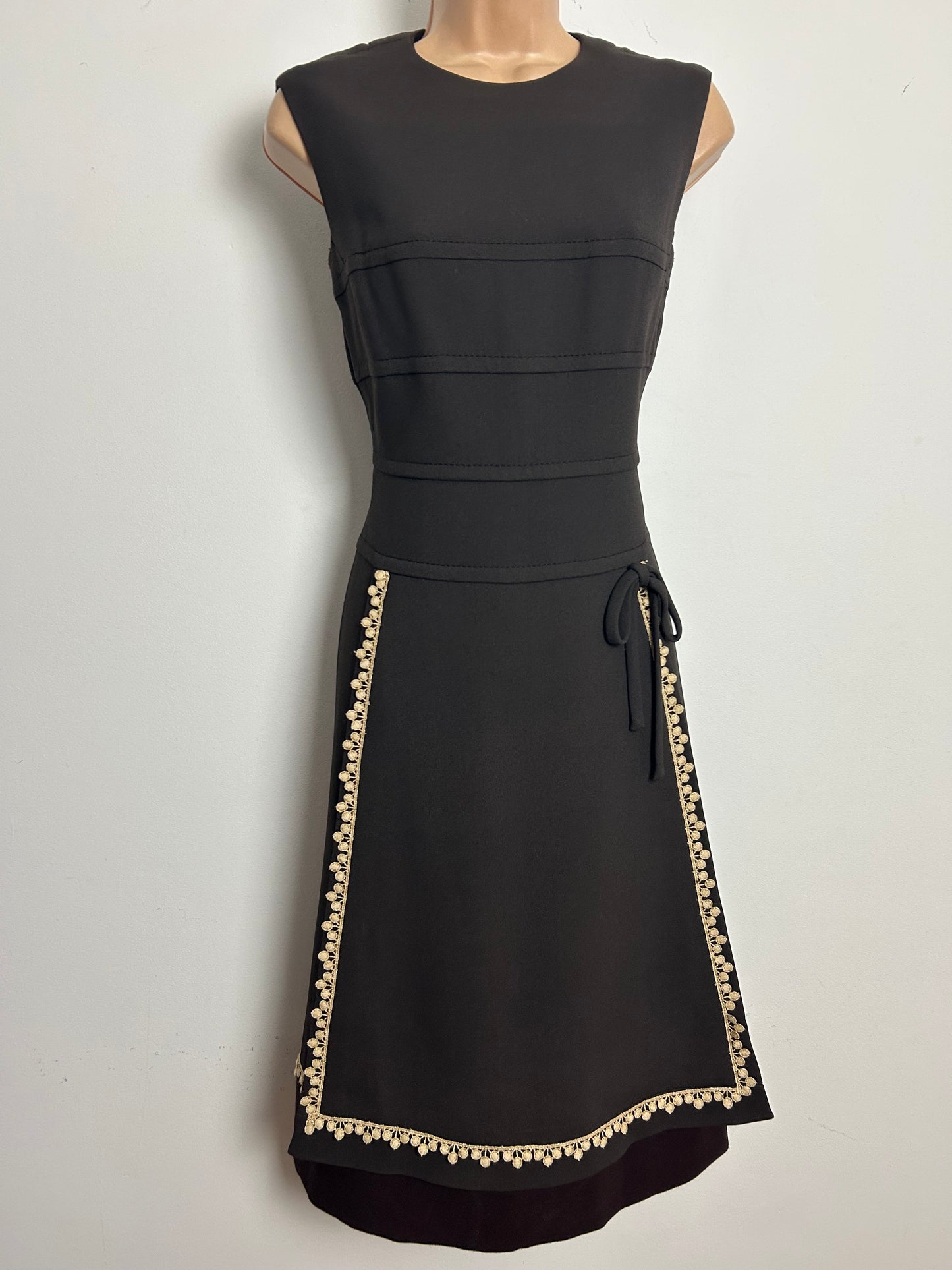 Vintage 1960s ZOLLNER Size 10 Brown Sleeveless Gold Lace Braid Trim Mod Dress