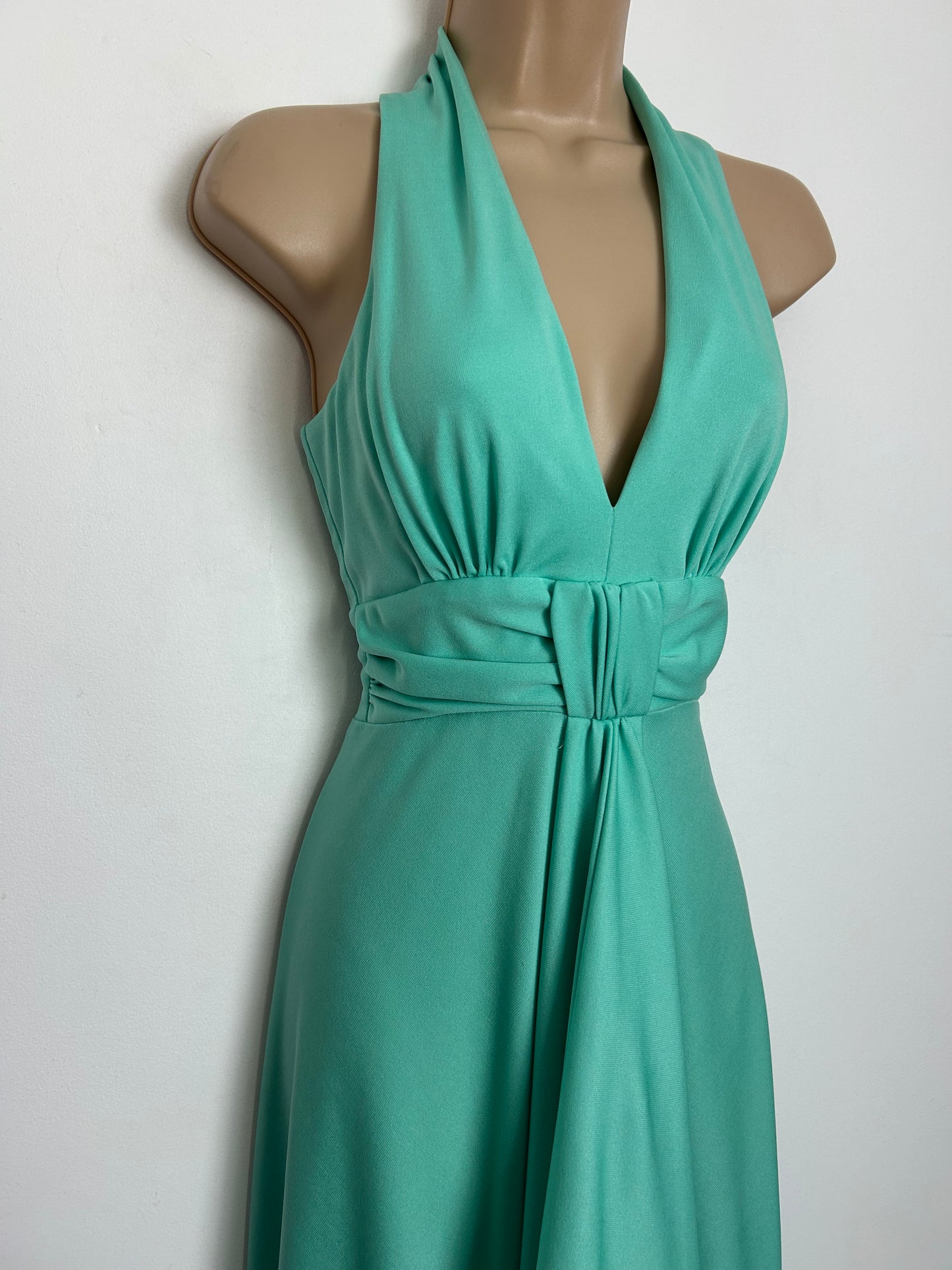 Vintage 1970s Size 6 Mint Green Sleeveless Plunge Neck Summer Occasion Maxi Dress