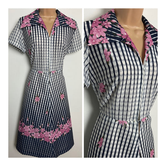 Vintage 1970s SHEREE Size 10-12 White Navy & Pink Scallop & Floral Print Wide Collared Zip Front Day Dress