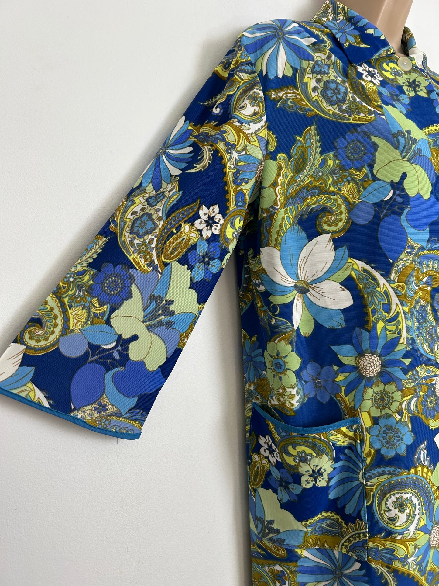 Vintage 1960s Up To Size 16 Blue & Green Floral Paisley Print Pocket Detail Mid Length House Coat