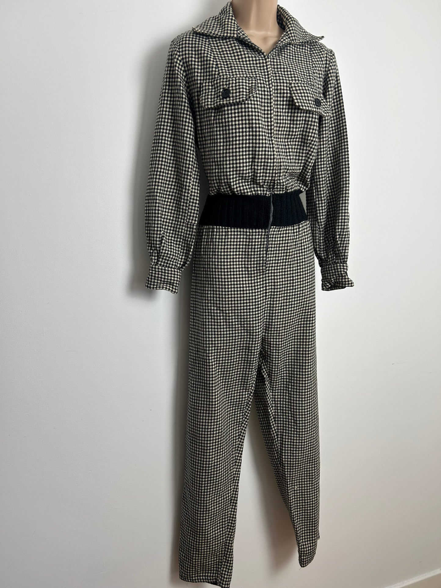 Vintage 1980s Size 12 Black & Beige Dogtooth Check Wool Mix Zip Front Long Sleeve Jumpsuit