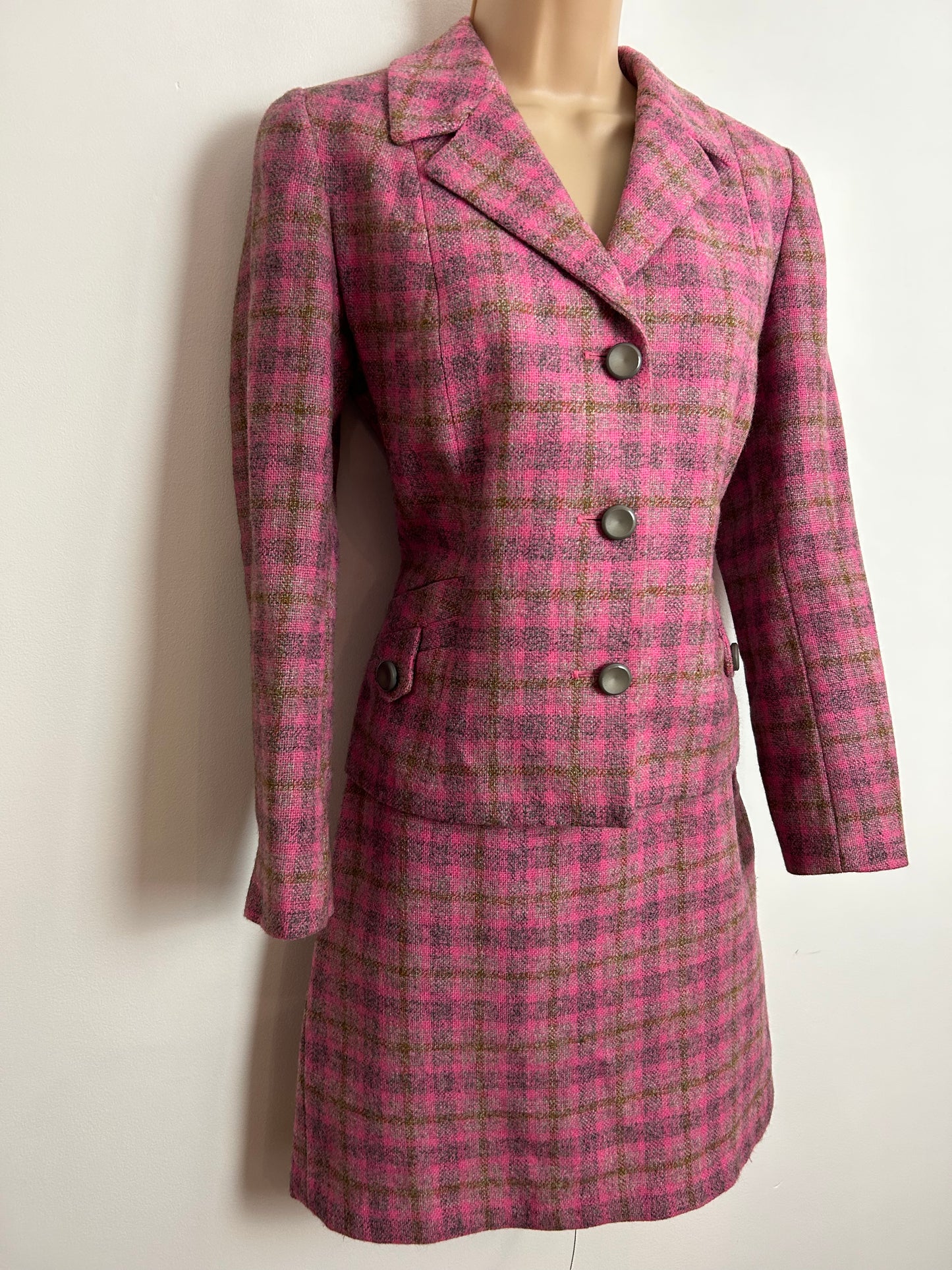 Vintage 1960s MOFFAT AND KILMAHOG Size 6 100% Pure New Wool Handlooom Weavers Authentic Tweed Skirt Suit