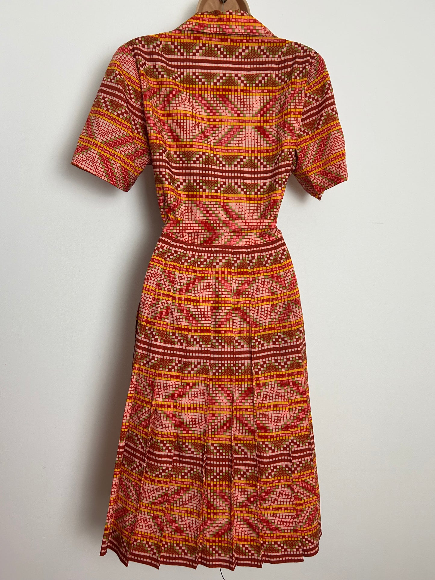 Vintage 1970s Size 14 Red Green & Yellow Abstract Geo Print Belted Pleated Mod Day Dress