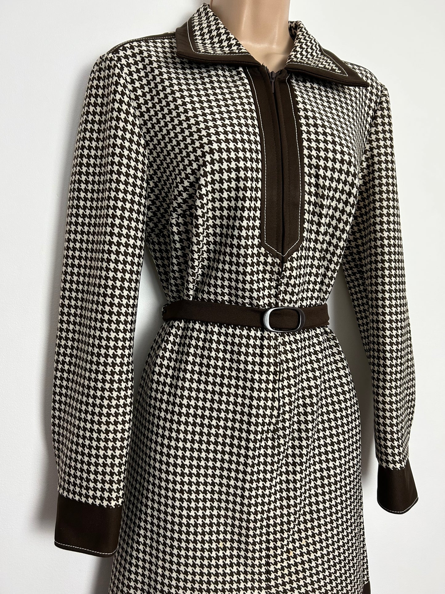 Vintage 1970s UK Size 12-14 Brown & Cream Dogtooth Check Long Sleeve Belted Mod Day Dress