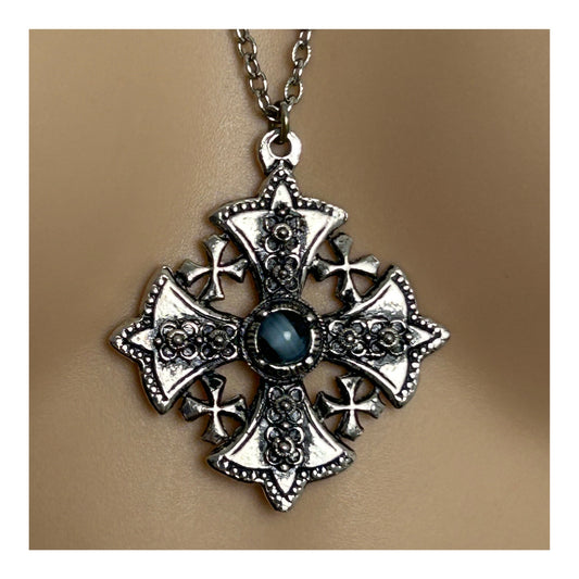 Vintage Silver Tone Scottish Celtic Style Blue Stone Set Pendant & Chain Necklace