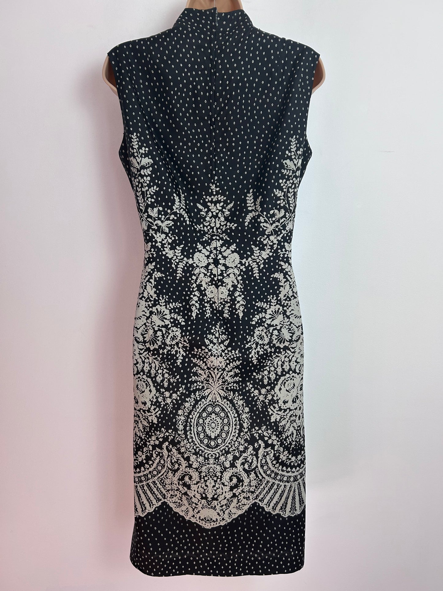 Vintage 1960’s COUTURE INTERNATIONAL BOUTIQUE UK Size 12 Black & White Floral & Petal Print Mod Dress