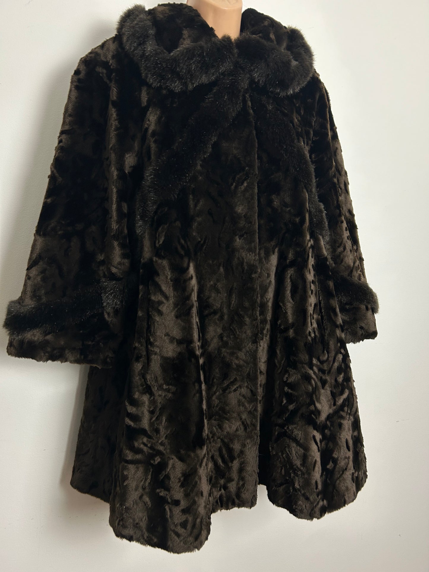 Vintage 1980s IL PAVONE Up To Size 16 Brown Faux Fur 3/4 Length Sleeve Swing Coat