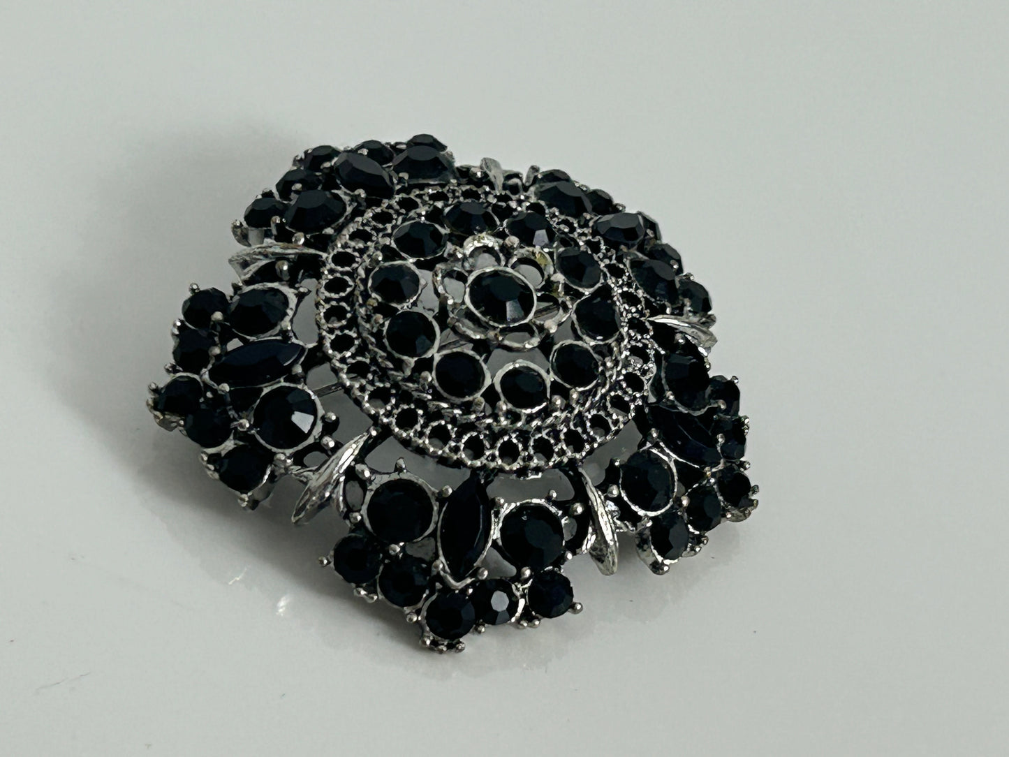 Vintage 1970s Silver Tone & Black Stone Set Brooch