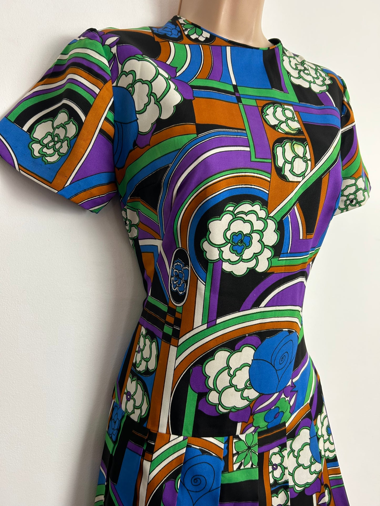 Vintage 1960s Size 8-10 Blue Purple Rust & Green Abstract Floral & Stripe Print Pleated Mod Shift Dress