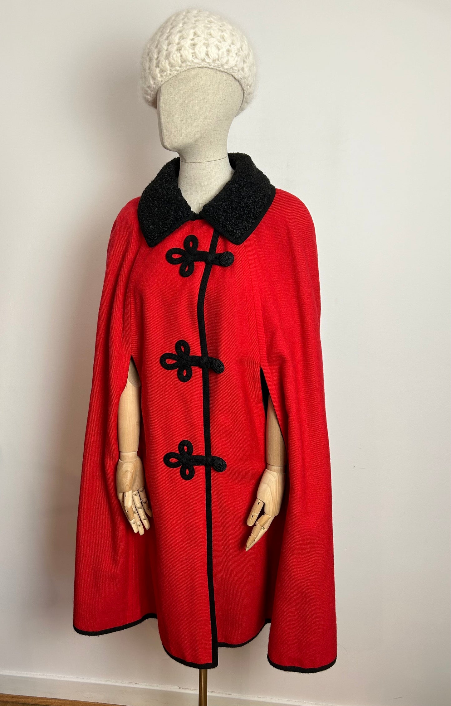 Vintage 1960s Amazing Quality Up To Size 12 BEAUTIFUL Red Wool & Velvet Reversible Cape Coat