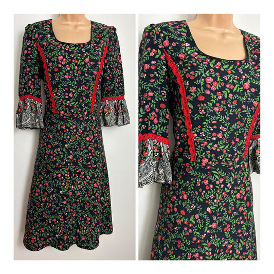 Vintage 1970s Size 12 Black Red & Green Floral Print Lace Trim Cottage Core Day Dress