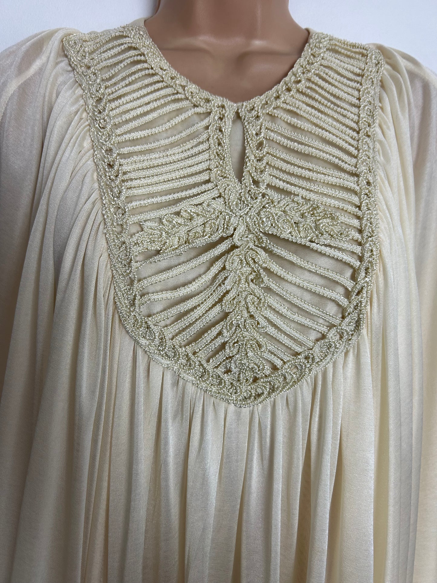 Vintage 1970s UK Size 10-12 STUNNING Cream Huge Flared Sleeve Lace Ladder Detail Special Occasion Kaftan