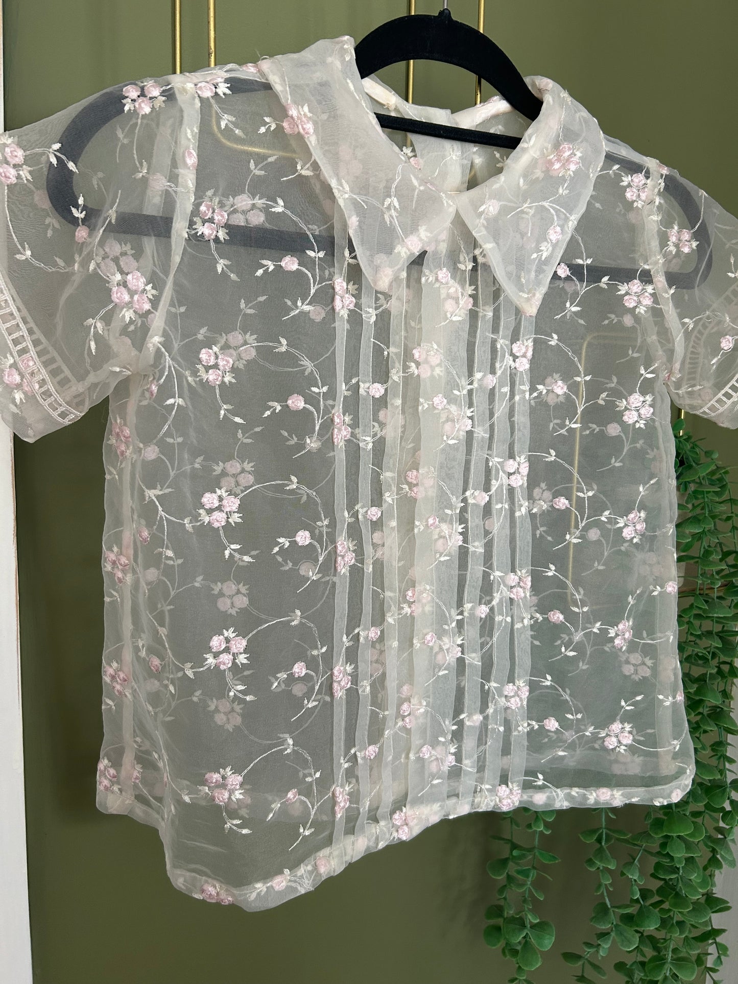 Vintage 1950s Size 8 Pretty Cream Organza Pink Floral Embroidered Button Back Blouse/Top