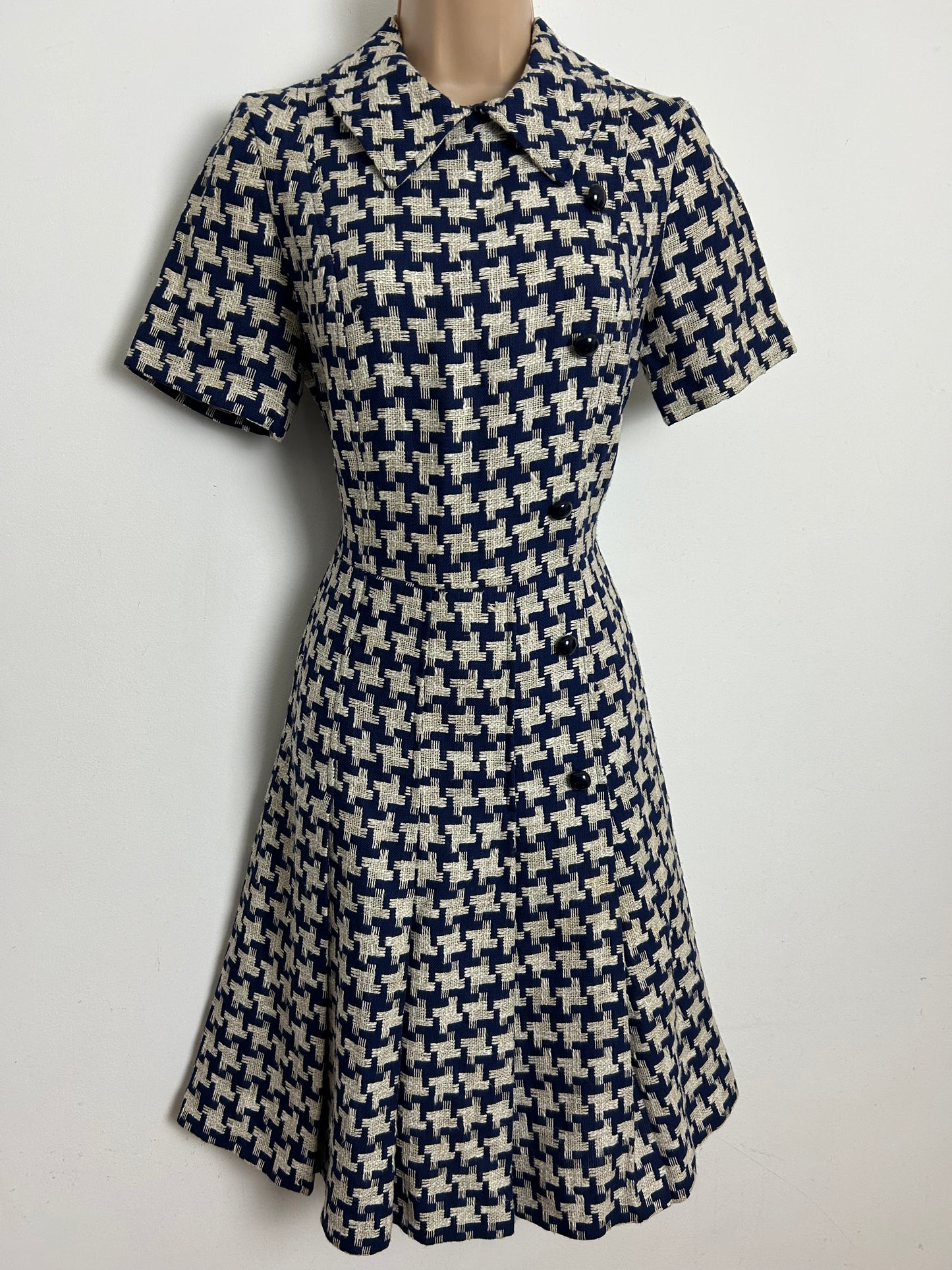 Vintage 1960s Size 8 Navy Blue & Cream Embroidered Dogtooth Check Mod Dress