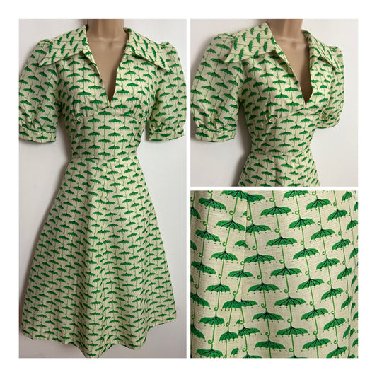 Vintage 1970s UK Size 8 Cute Cream & Green Umbrella Novelty Print Dagger Collar Fit & Flare Dress