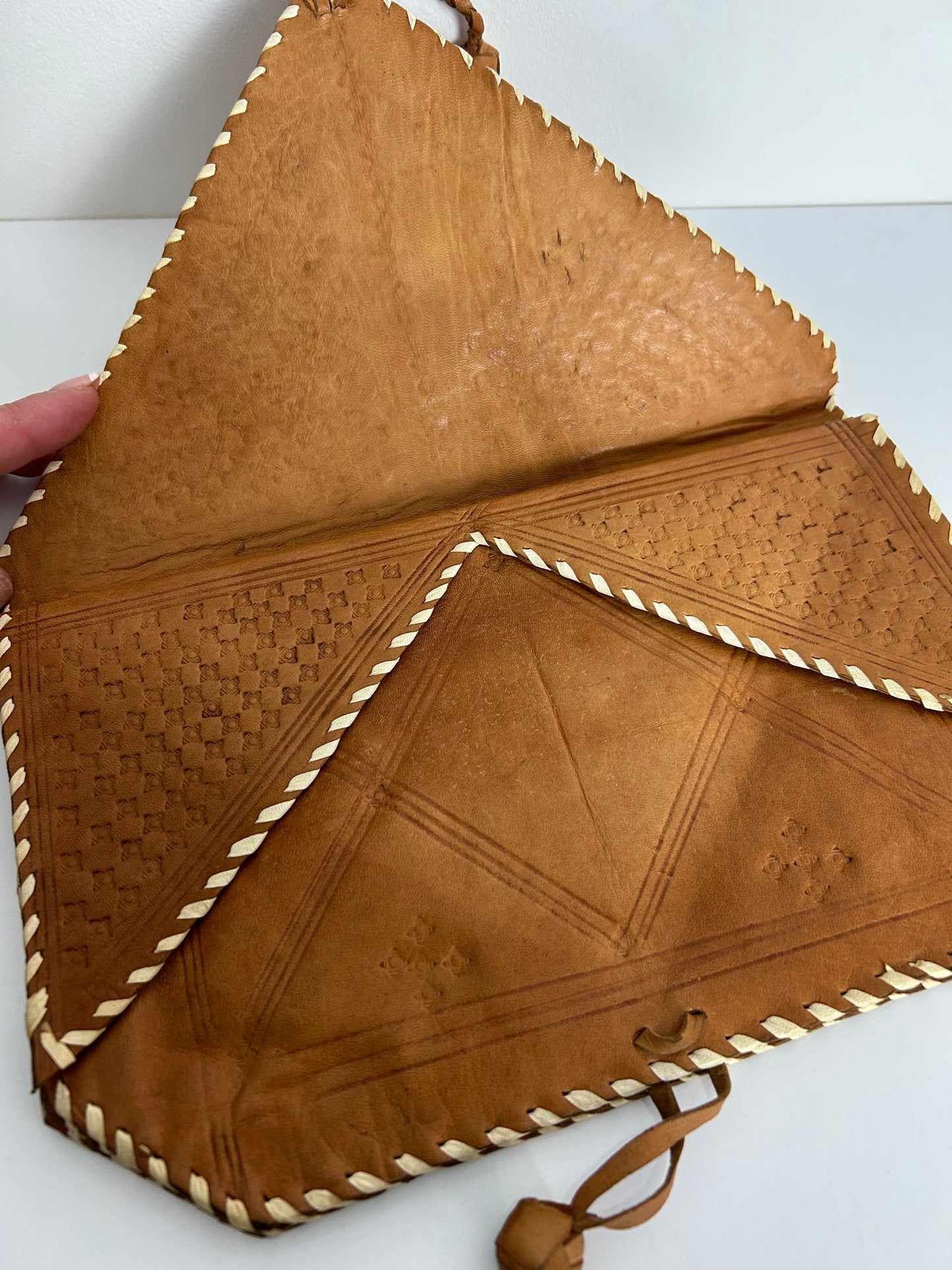 Vintage 1970s Boho Tan Leather Tooled Detail Envelope Clutch Handbag