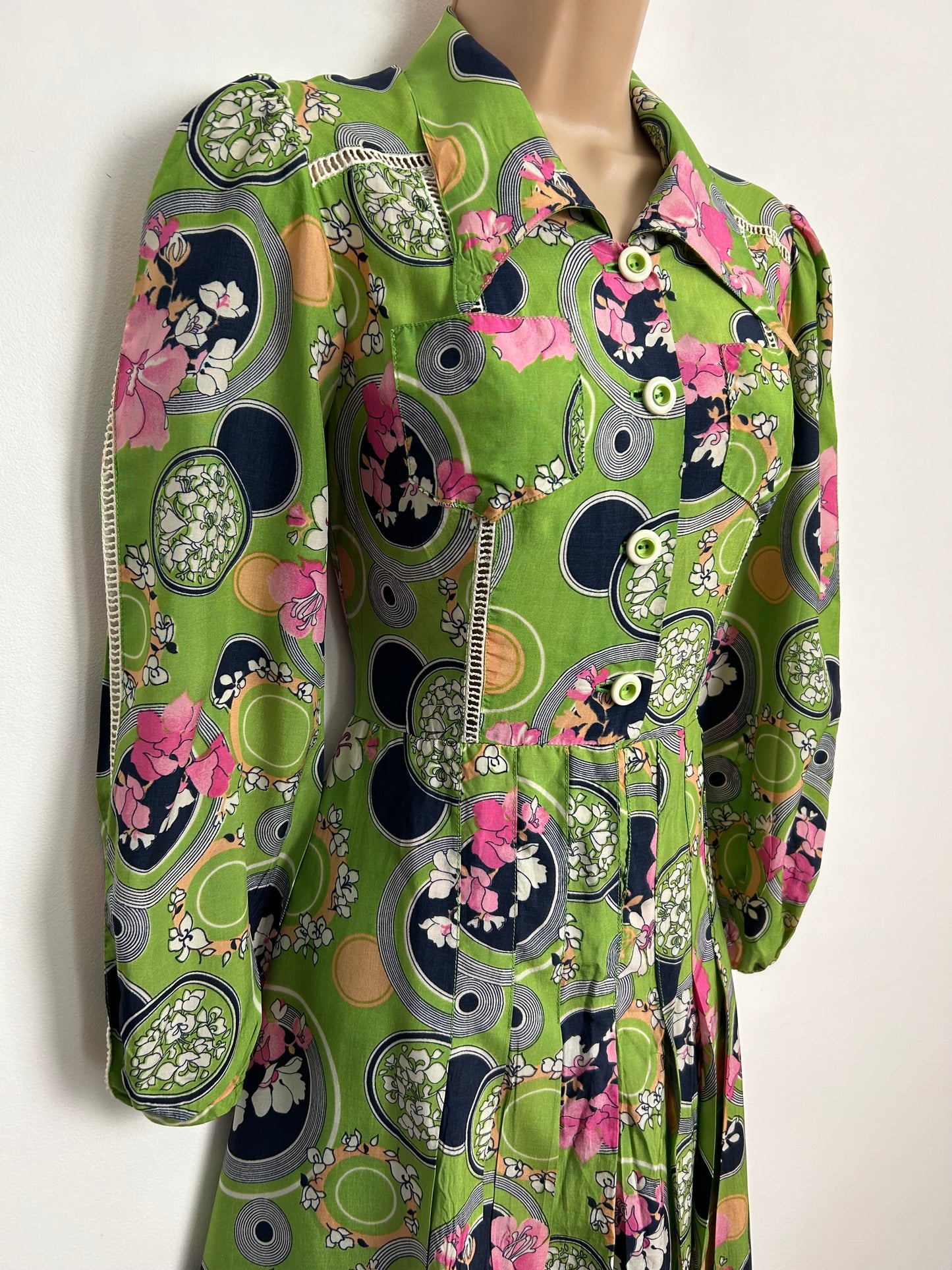 Vintage 1970s UK Size 6 Cute Green Navy Blue & Pink Floral Print Ladder Insert Detail Pleated Dress