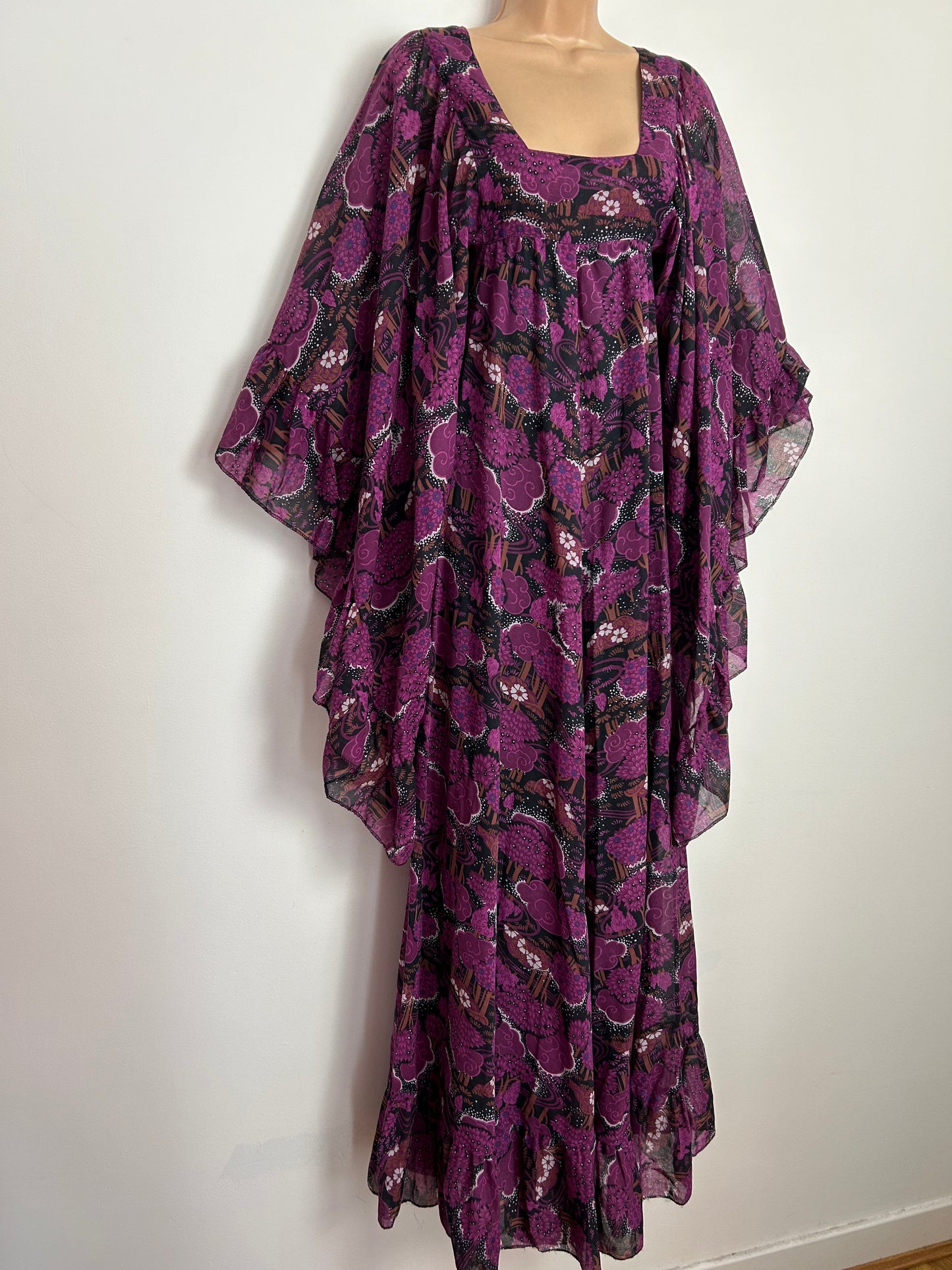 Vintage Late 1960s Very Rare CROWTHERS Approx UK Size 8 INCREDIBLE Black & Dark Pink Whimsical Tree Print Wide Sleeve Kaftan Style Boho Maxi Dress