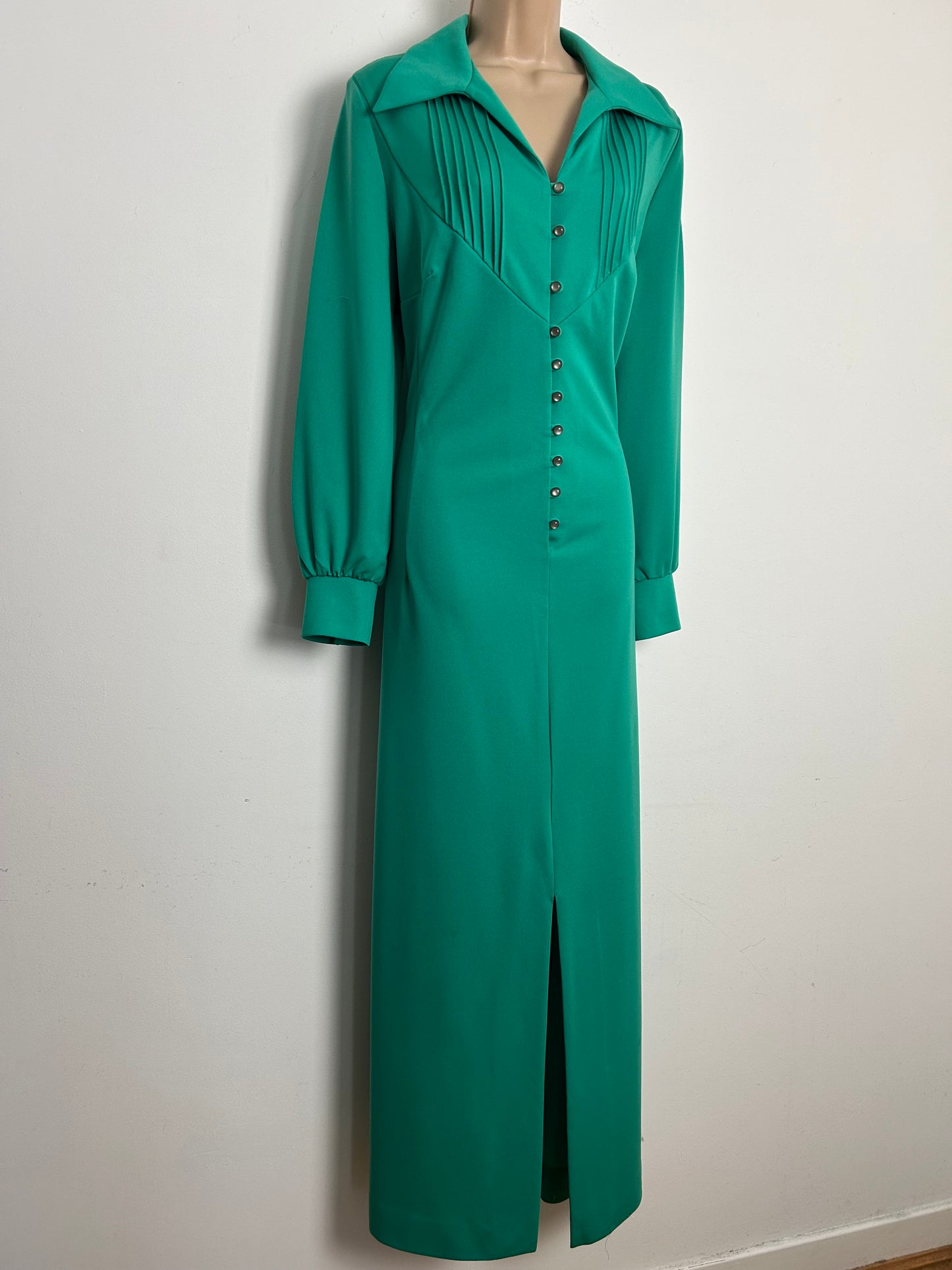 Vintage 1970s LEROSE Size 14-16 Green Pintuck Pleating Detail Long Sleeve Maxi Dress