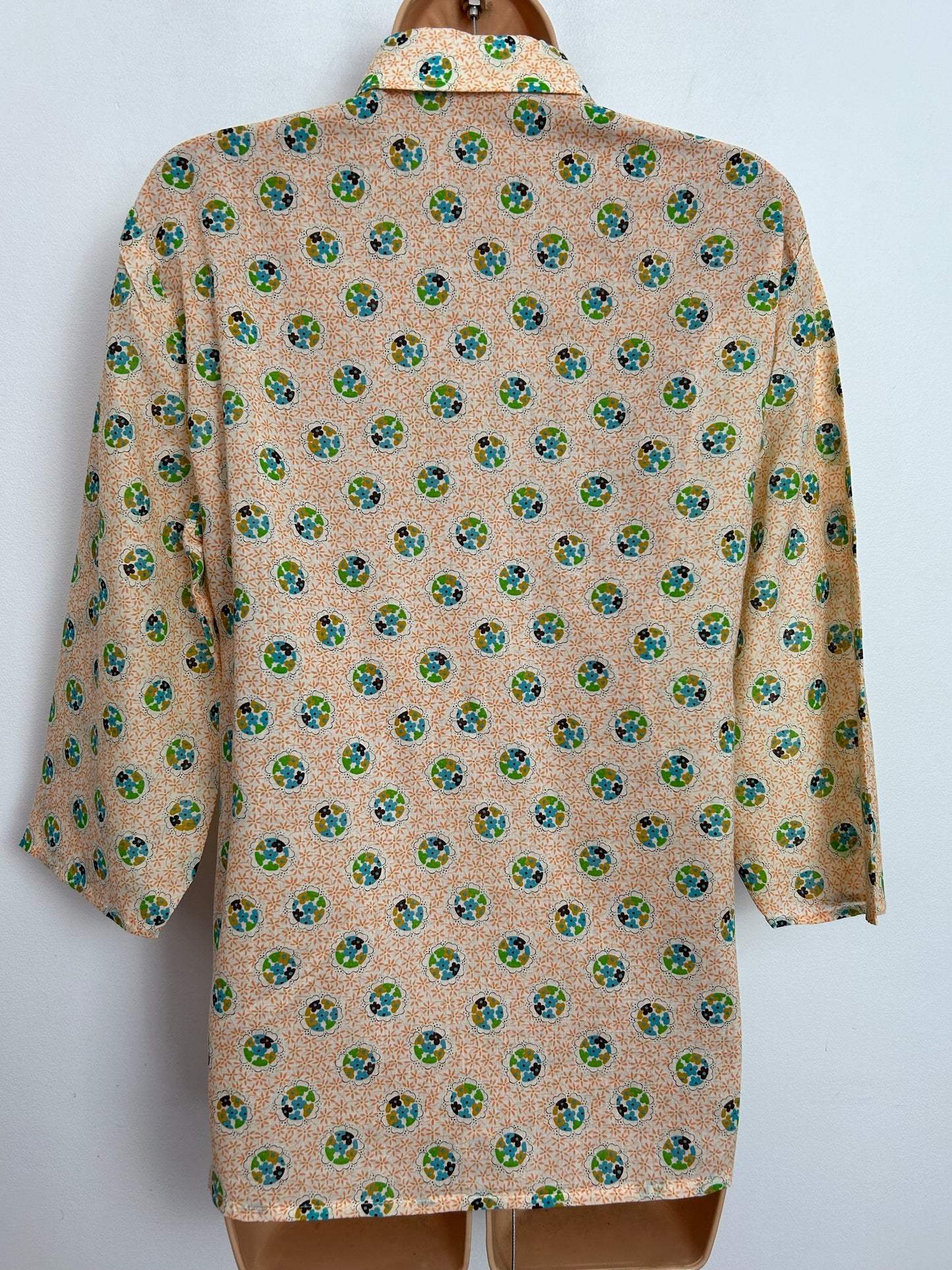 Vintage 1970s UK Size 16 Orange Blue & Green Floral Print Dagger Collar Long Sleeve Lightweight Cotton Shirt