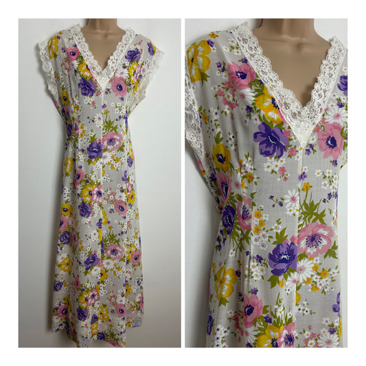 Vintage 1960s LE VOYS Size 12-14 Pretty White Pink Yellow & Purple Floral Print Lace Trim Cotton Nightie