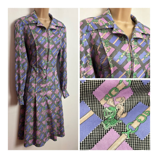 Vintage 1970s UK Size 12 Lilac & Pink Check Strap & Knights Helmet Print Zip Front Dagger Collared Mod Dress