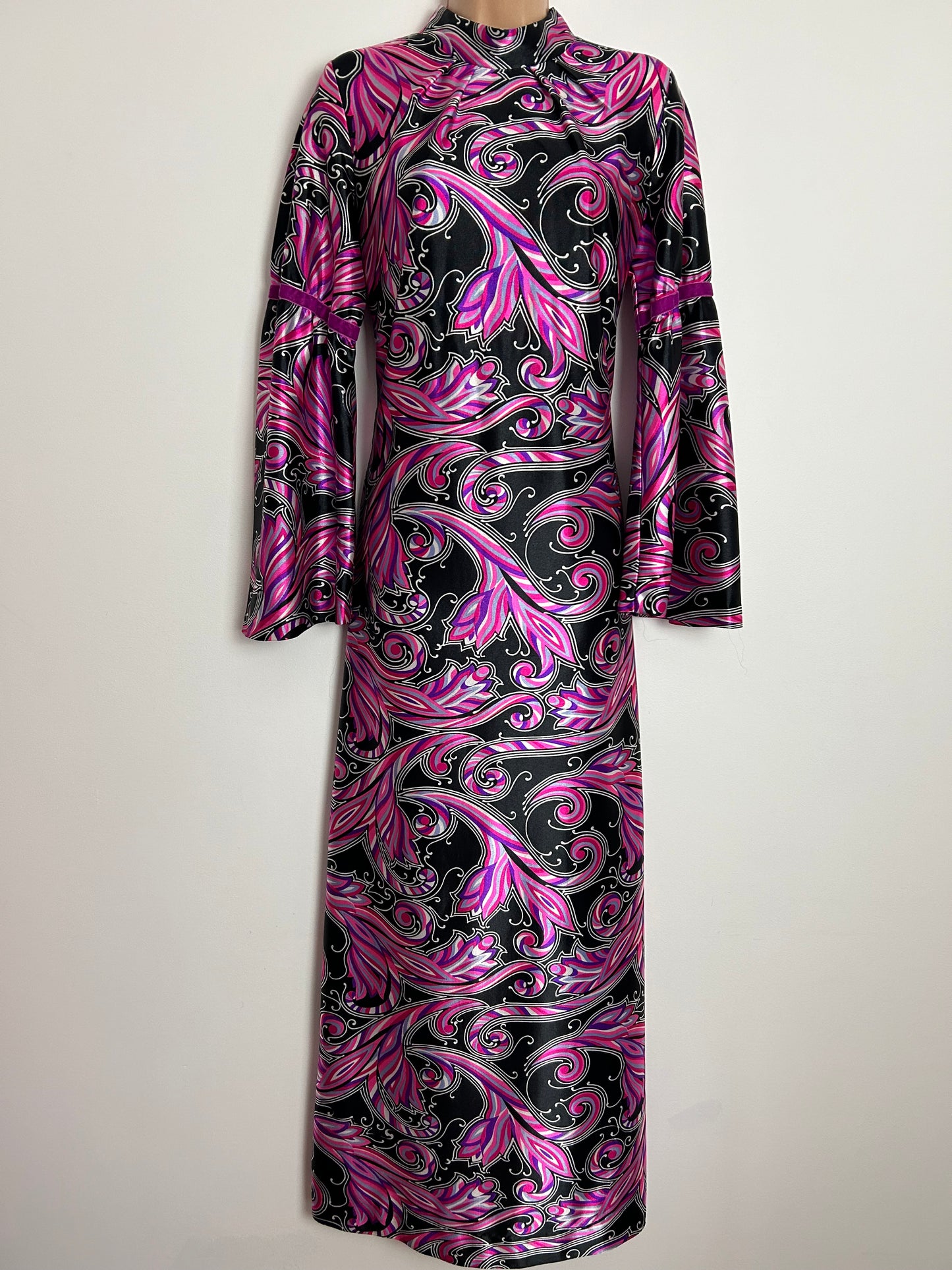 Vintage 1970s RIDELLA UK Size 8-10 Black Pink Purple & White Floral Print Long Sleeve Maxi Dress
