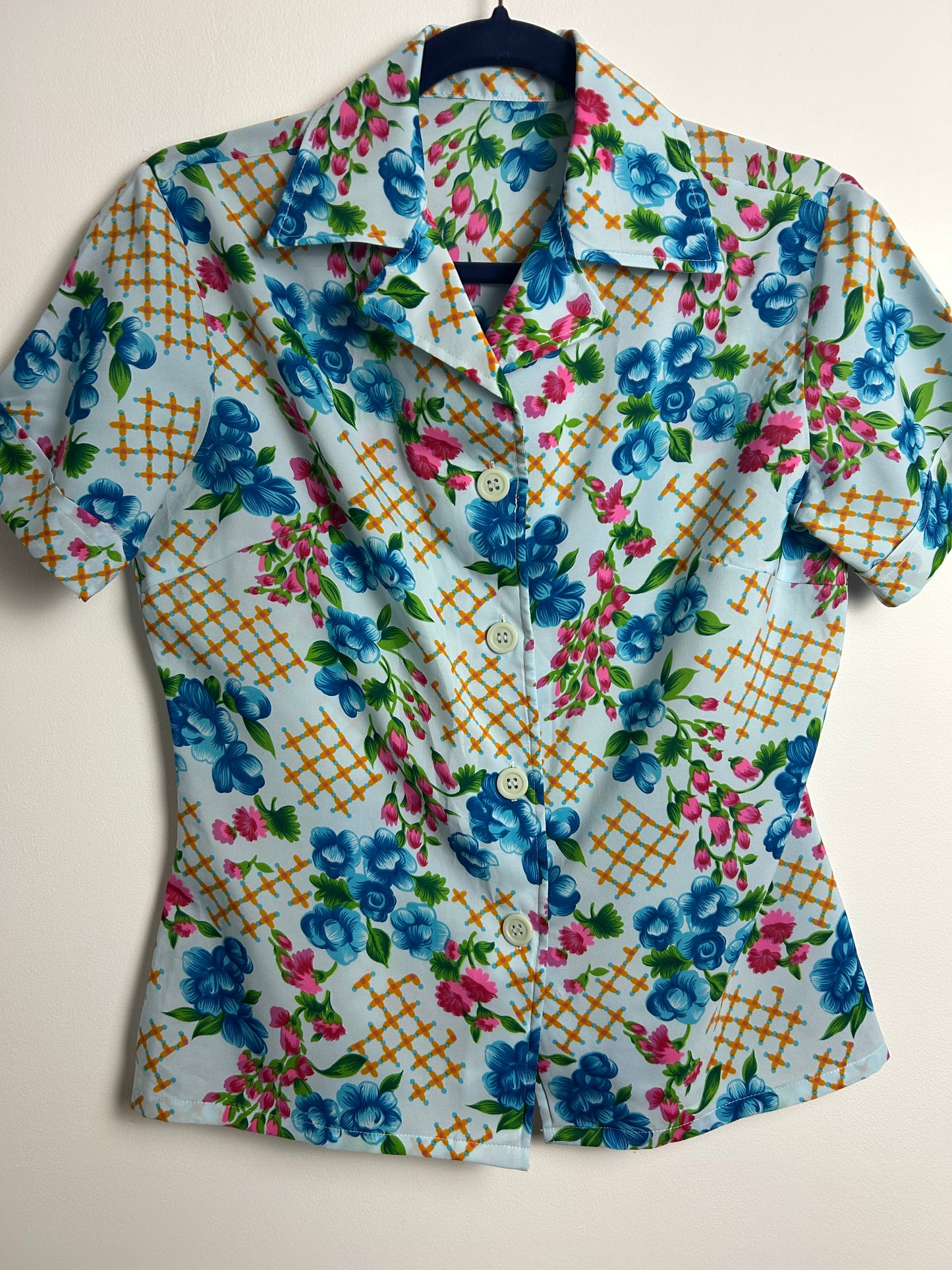 Vintage 1970s Size 12 Blue Pink & Orange Floral & Check Print Short Sleeve Shirt