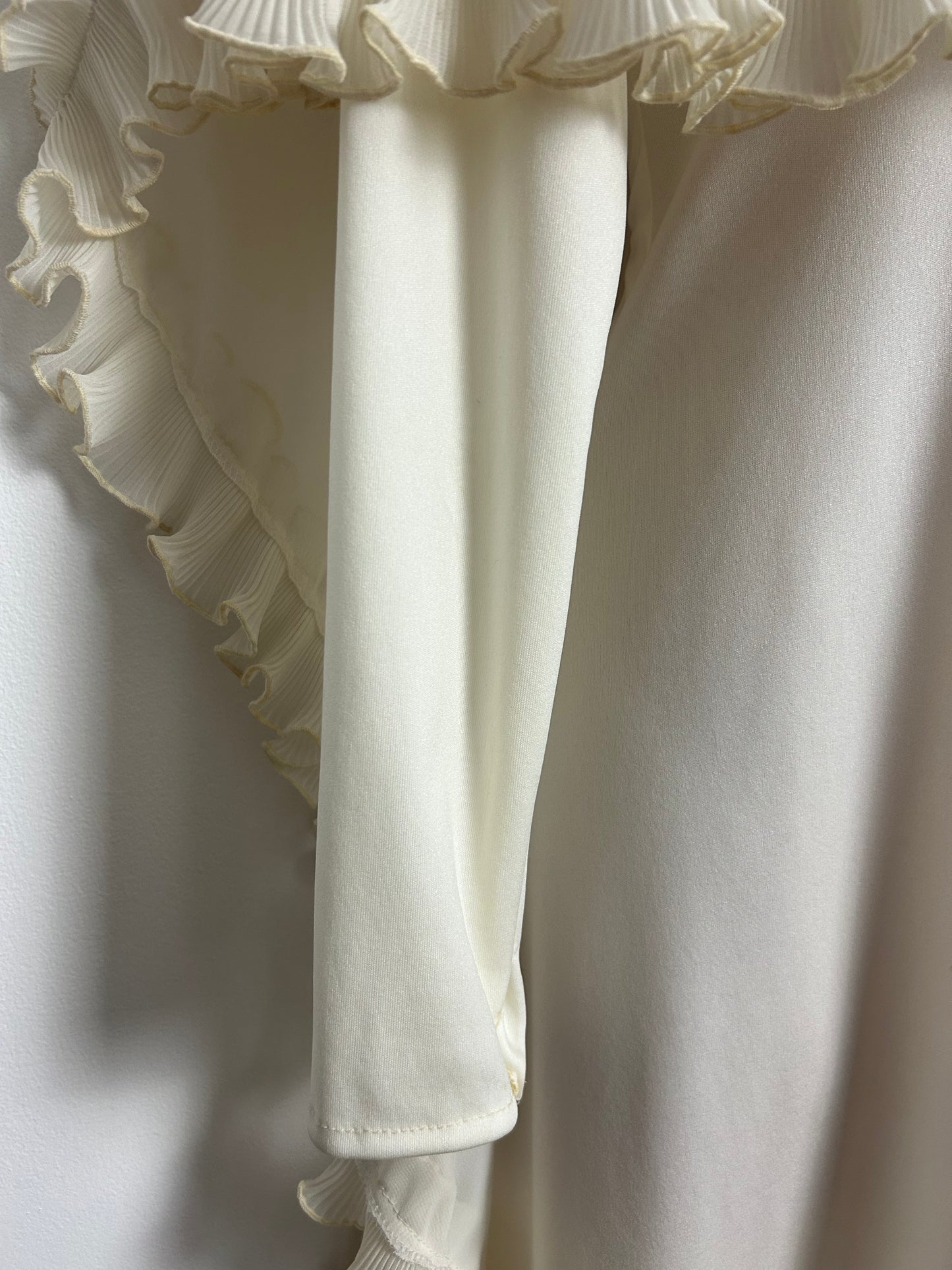 Vintage Early 1970s Size 8 Cream Chiffon Cape Overlay Long Sleeve Boho Occasion Dress Hostess Gown
