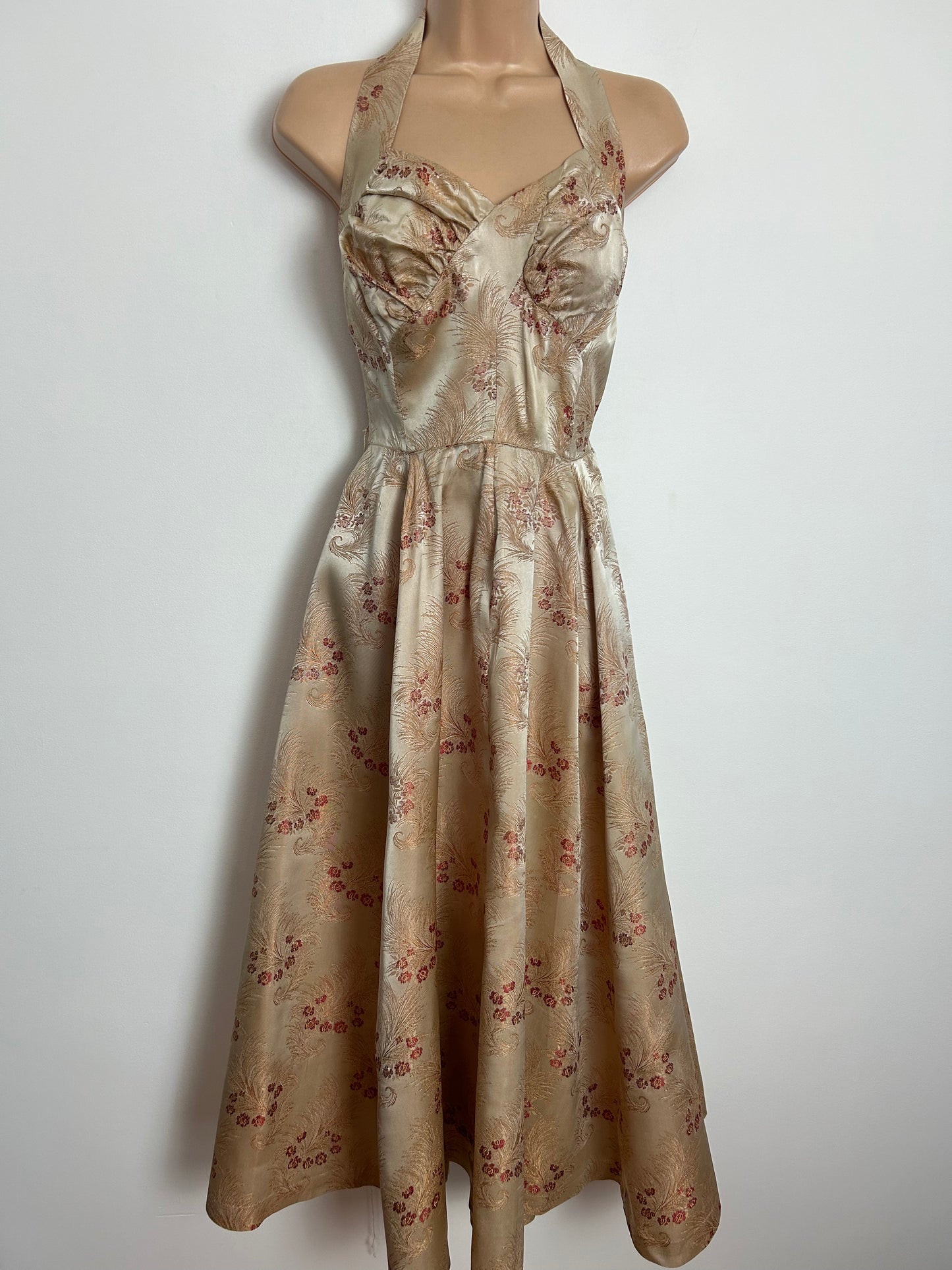 Vintage 1950s UK Size 10 Beautiful Pale Gold & Red Jacquard Silk Halter Neck Special Occasion Party Prom Dress