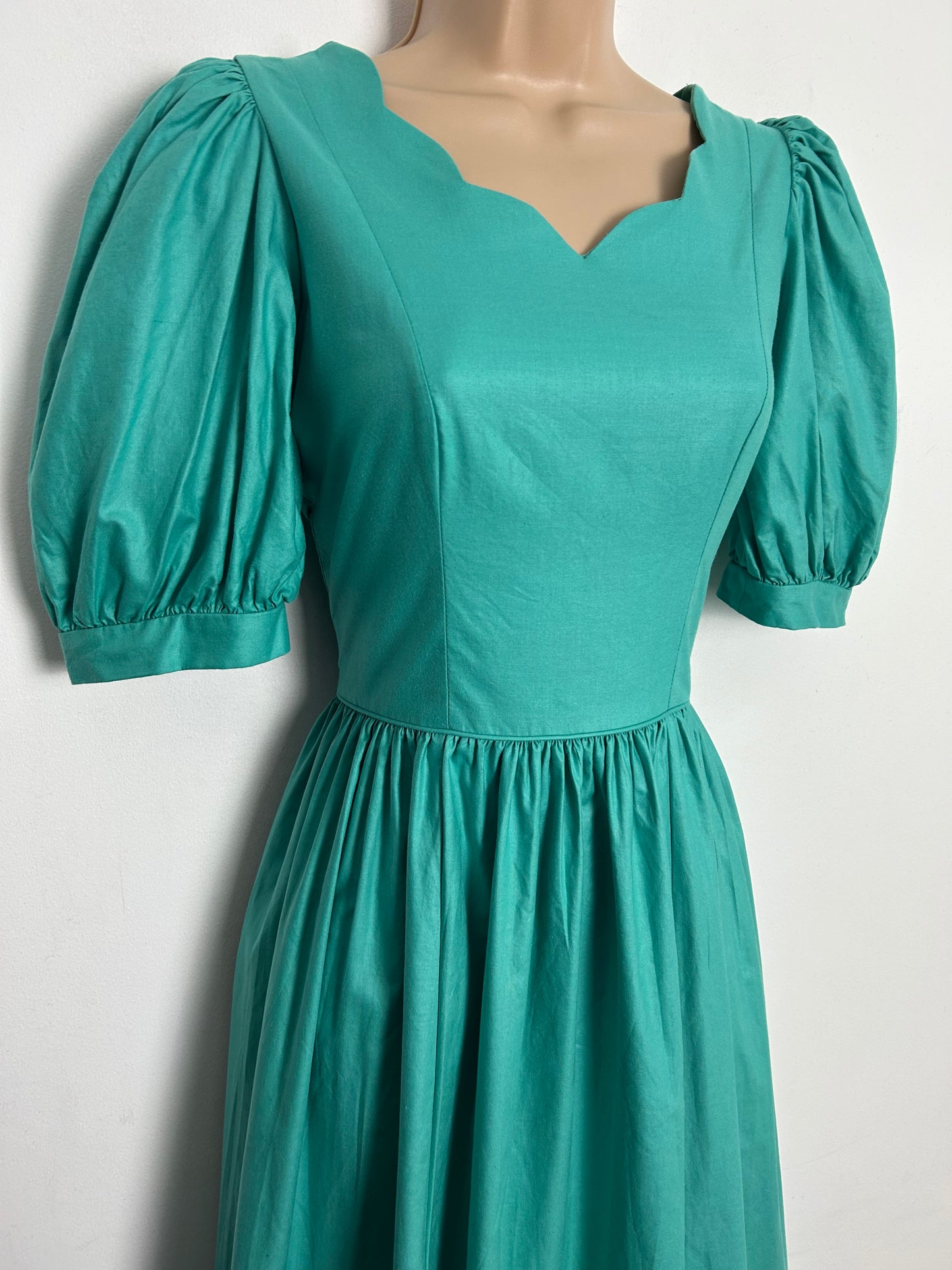 Vintage 1980s LAURA ASHLEY UK Size 6-8 (Size 10 On Label) Green Open Back Bow Detail Puffed Sleeve Gown/Dress