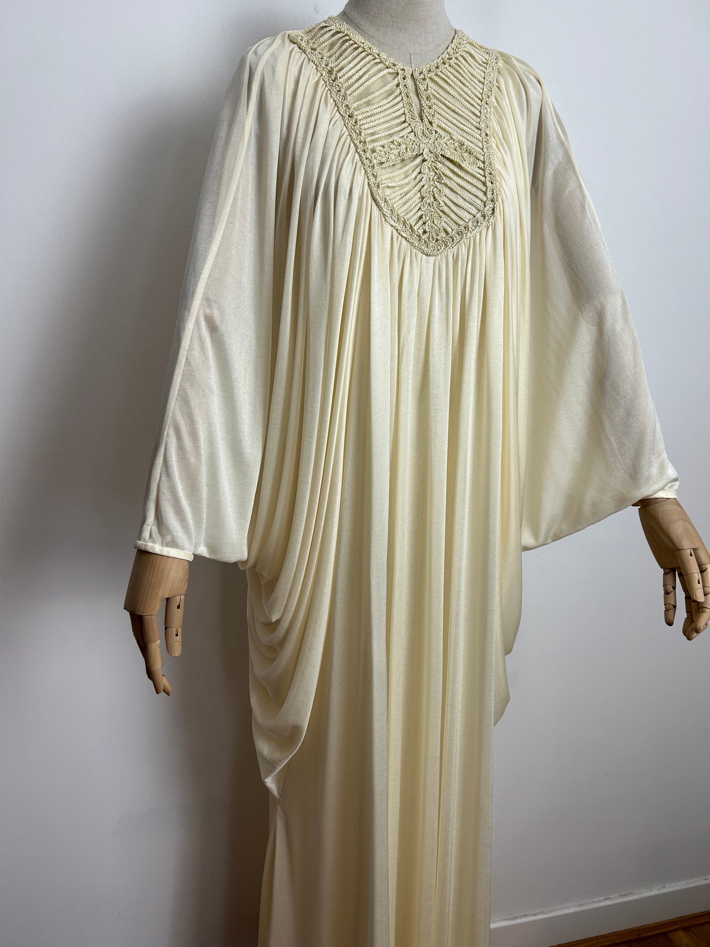 Vintage 1970s UK Size 10-12 STUNNING Cream Huge Flared Sleeve Lace Ladder Detail Special Occasion Kaftan