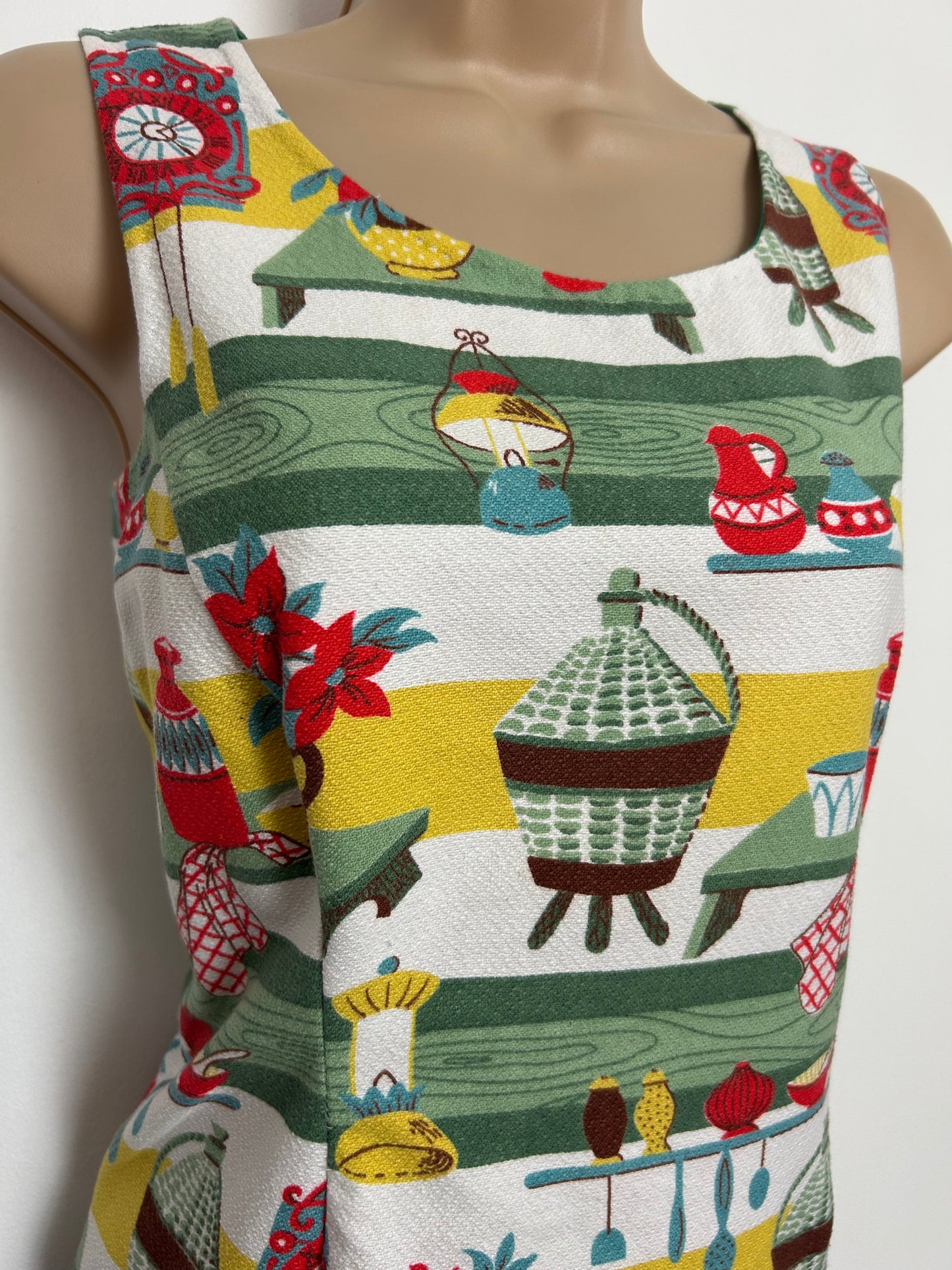 Vintage 1950s 1960s Size 8 AMAZING Ideal Home Scandi Kitchen Scene Novelty Print Cotton Top