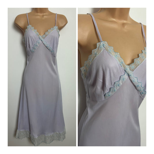 Vintage 1970s Size 8-10 Pale Lilac Plisse Pleat & Lace Trim Nylon Slip