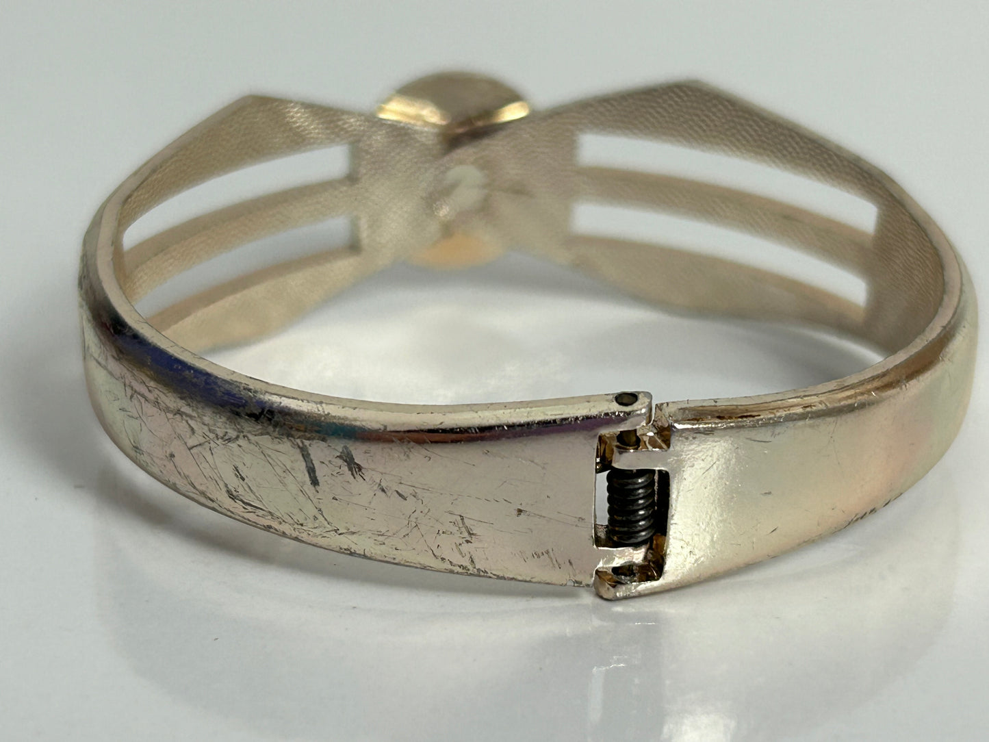 Vintage Silver Tone Base Metal Shell Disc Detail Hinged Bracelet