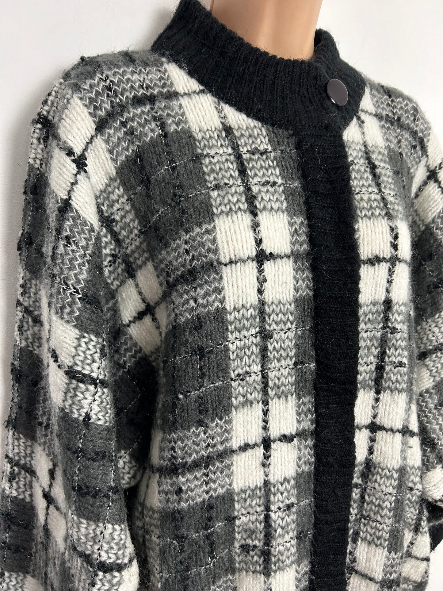 Vintage 1980s One Size Up To Size 16/18 Black Grey & Winter White Check Chunky Zip Fronted Cardigan