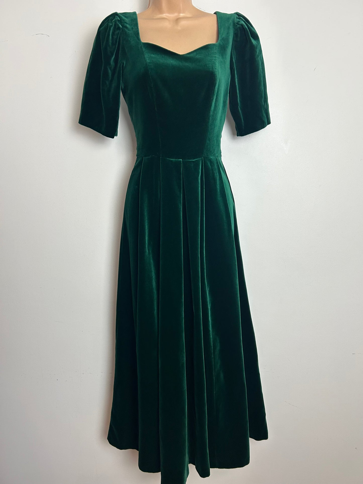 Vintage 1980s LAURA ASHLEY Size 6 (8 On Label) Dark Green Velvet Pleated Xmas Dress