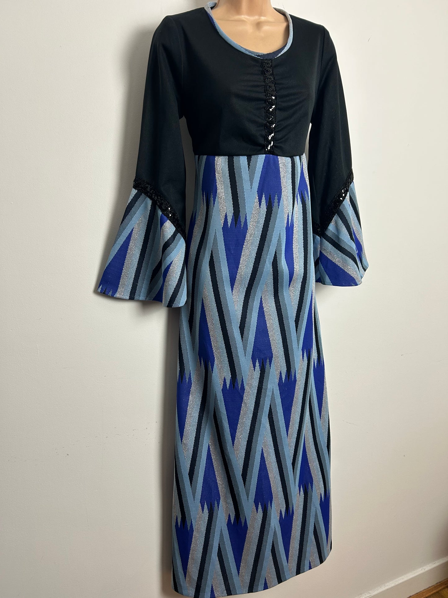 Vintage 1970s Size 12 Black Blue & Silver Stripe Print Long Flared Cuff Tie Back Evening Maxi Dress