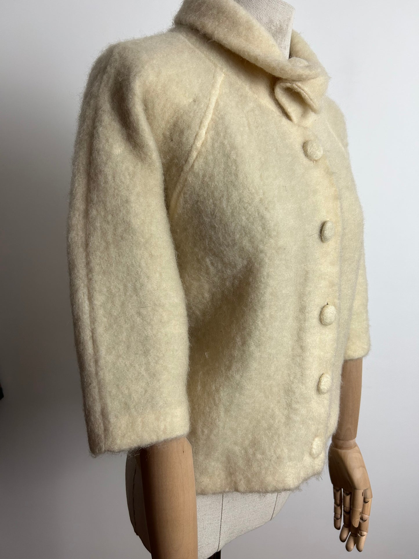 Vintage 1960s UK Size 10-12 Cute Little Cream Lambswool 3/4 Sleeve Jacket