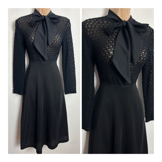 Vintage 1970s UK Size 6-8 Black Stretch Lace Bodice Pussy Bow Long Sleeve Mod Dress