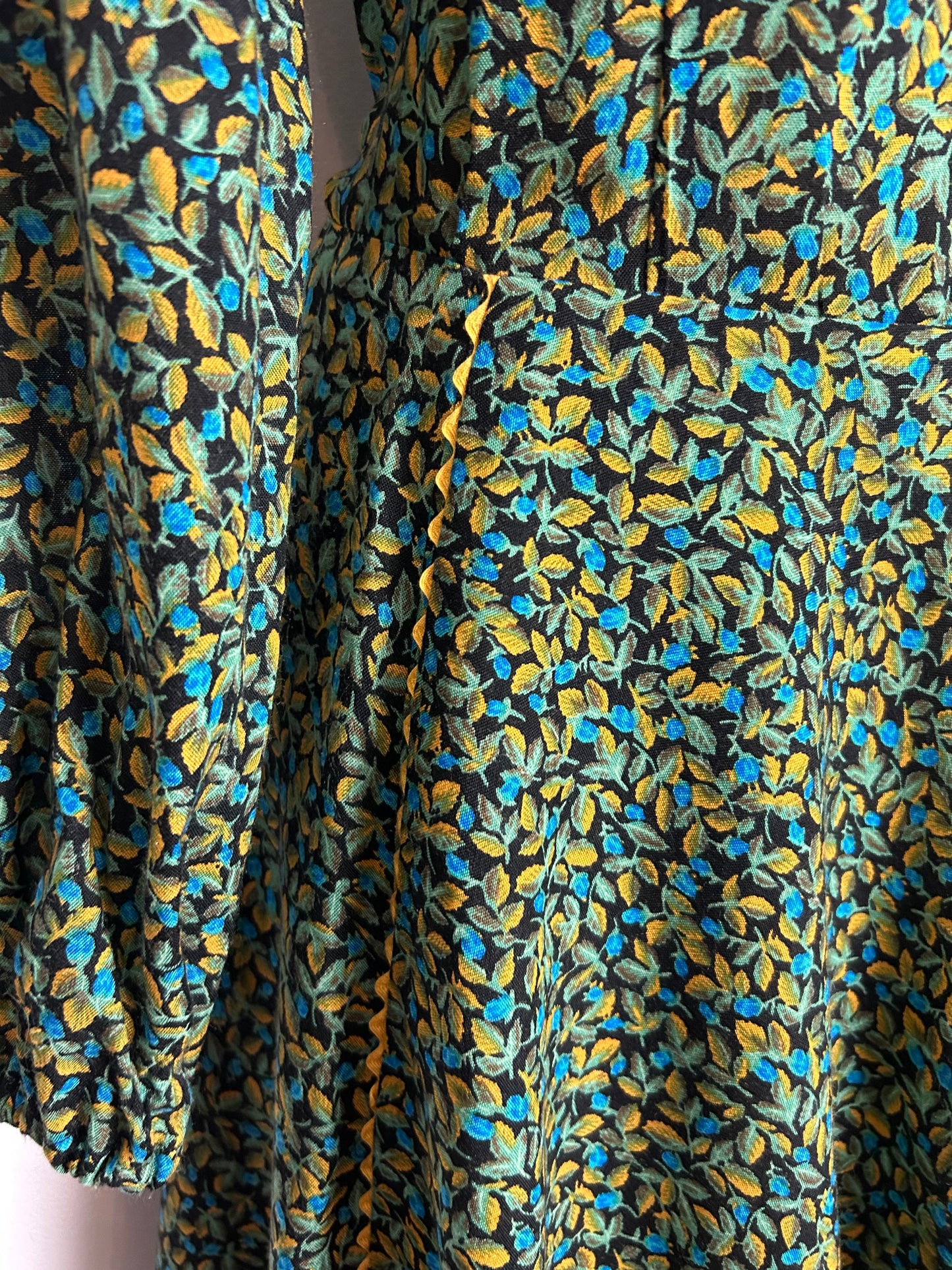 Vintage 1970s Size 10 Black Green & Yellow Leaf Print Pussy Bow Cotton Day Dress