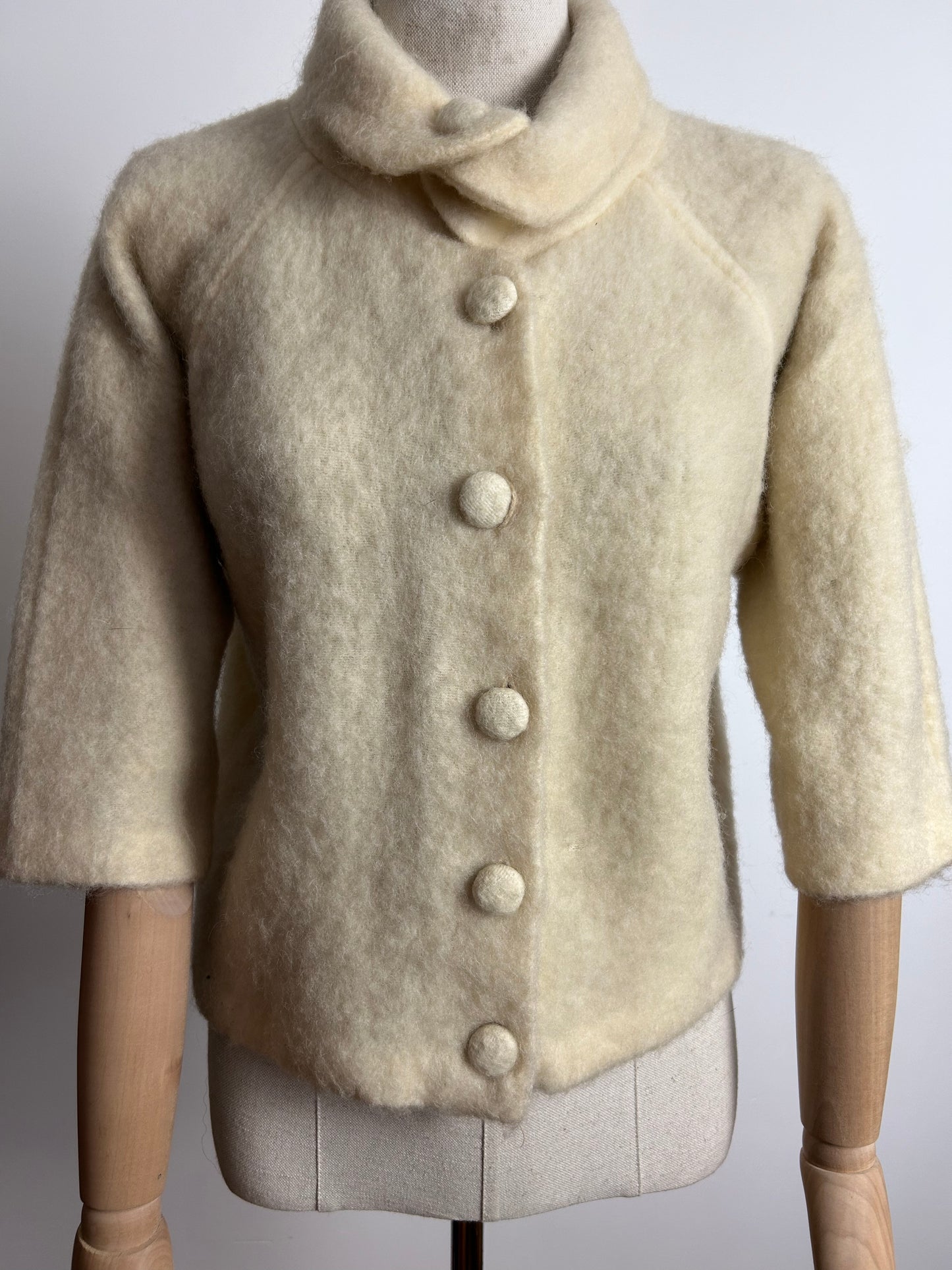 Vintage 1960s UK Size 10-12 Cute Little Cream Lambswool 3/4 Sleeve Jacket