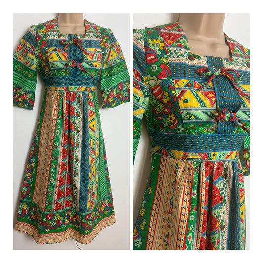 Vintage 1970s LOUIS CARING Size 8 Cute Green Red Blue & Yellow Floral Print Short Sleeve Festival Day Dress