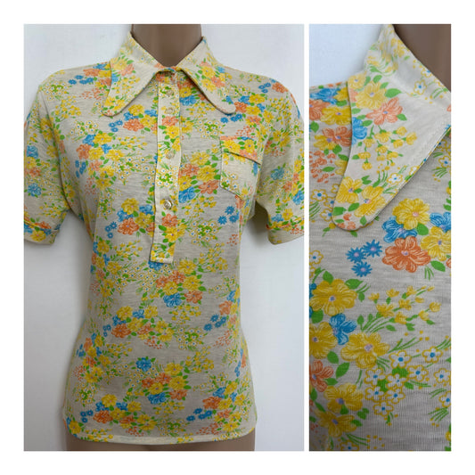 Vintage 1970s Size 10-12 Off White Orange Yellow & Blue Floral Print Beagle Collar Short Sleeve Shirt