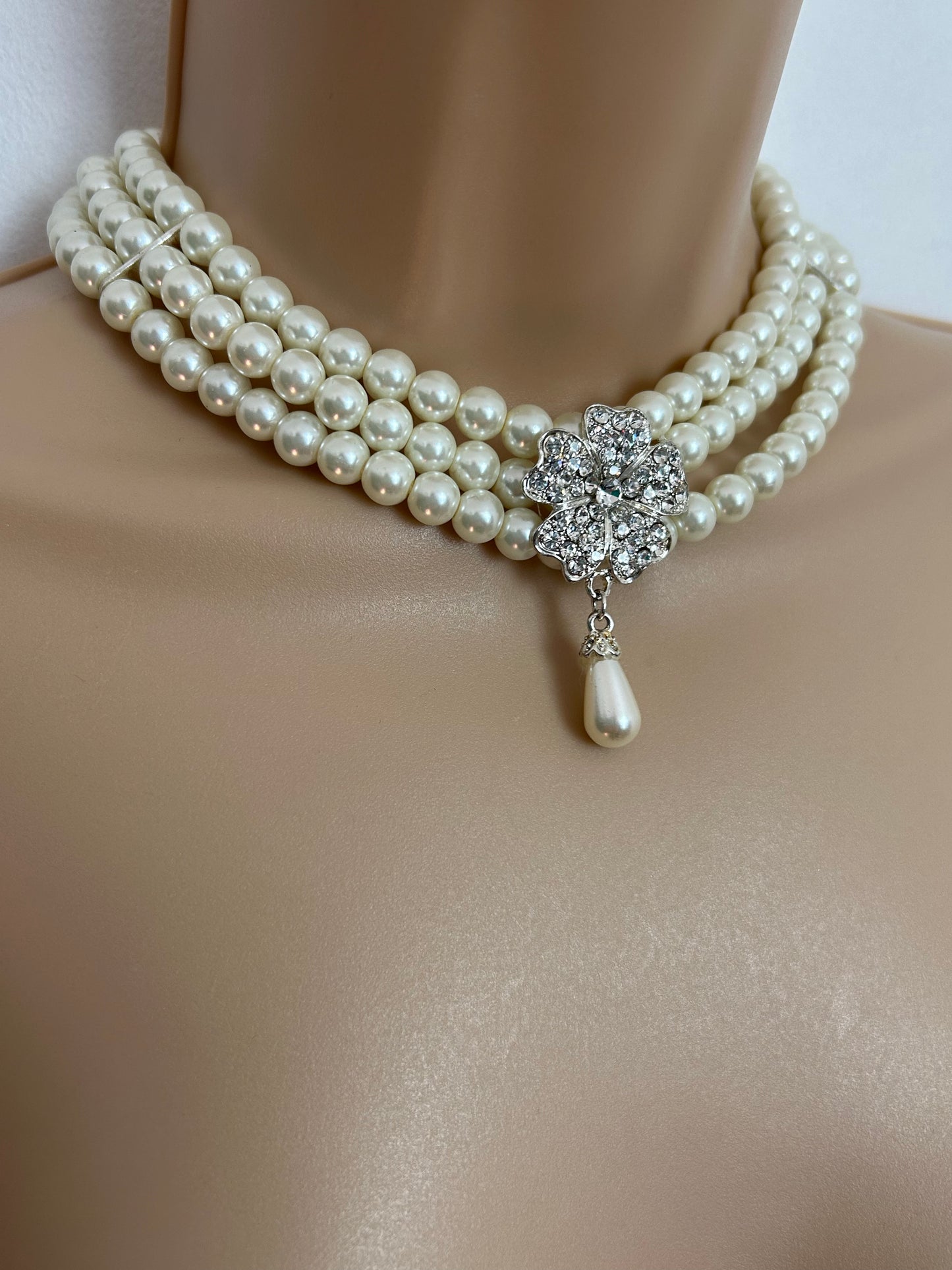 Vintage 1980s Does 50s Triple Strand Faux Pearl Diamante Flower Choker Necklace